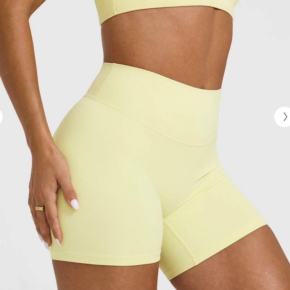 Oner Active SoftMotion 6” Shorts in Pastel Yellow - XS